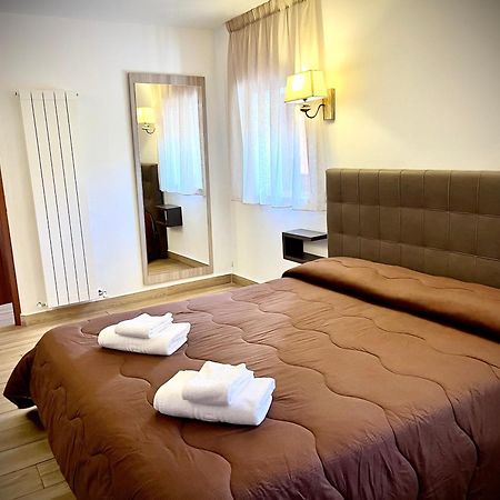 Hotel Pinguino بيسكاسيرولي المظهر الخارجي الصورة
