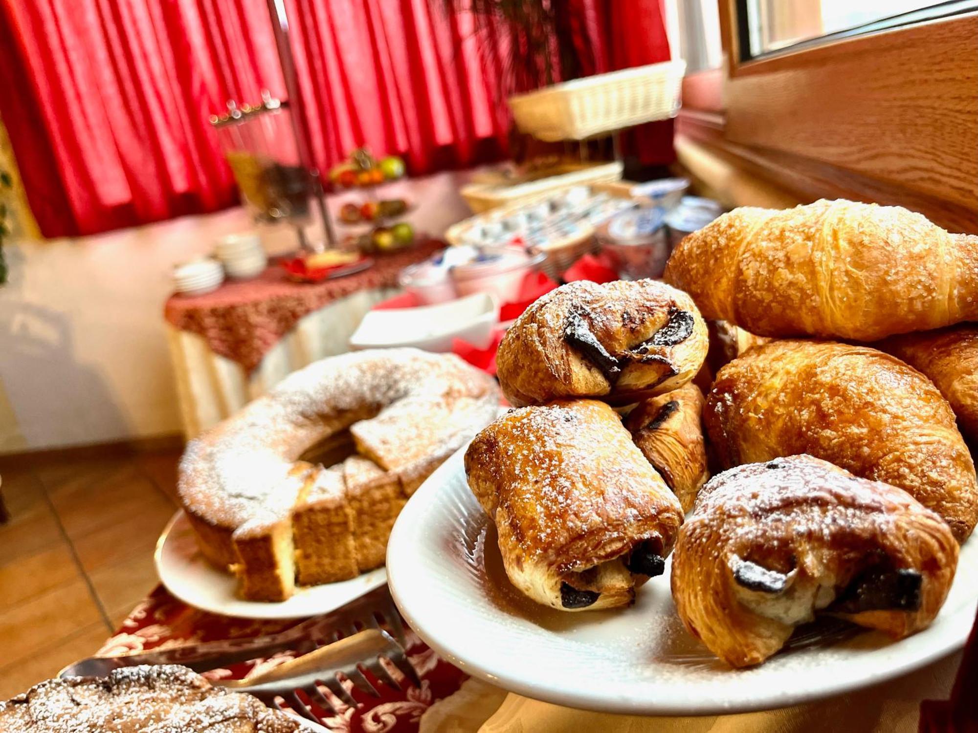 Hotel Pinguino بيسكاسيرولي المظهر الخارجي الصورة