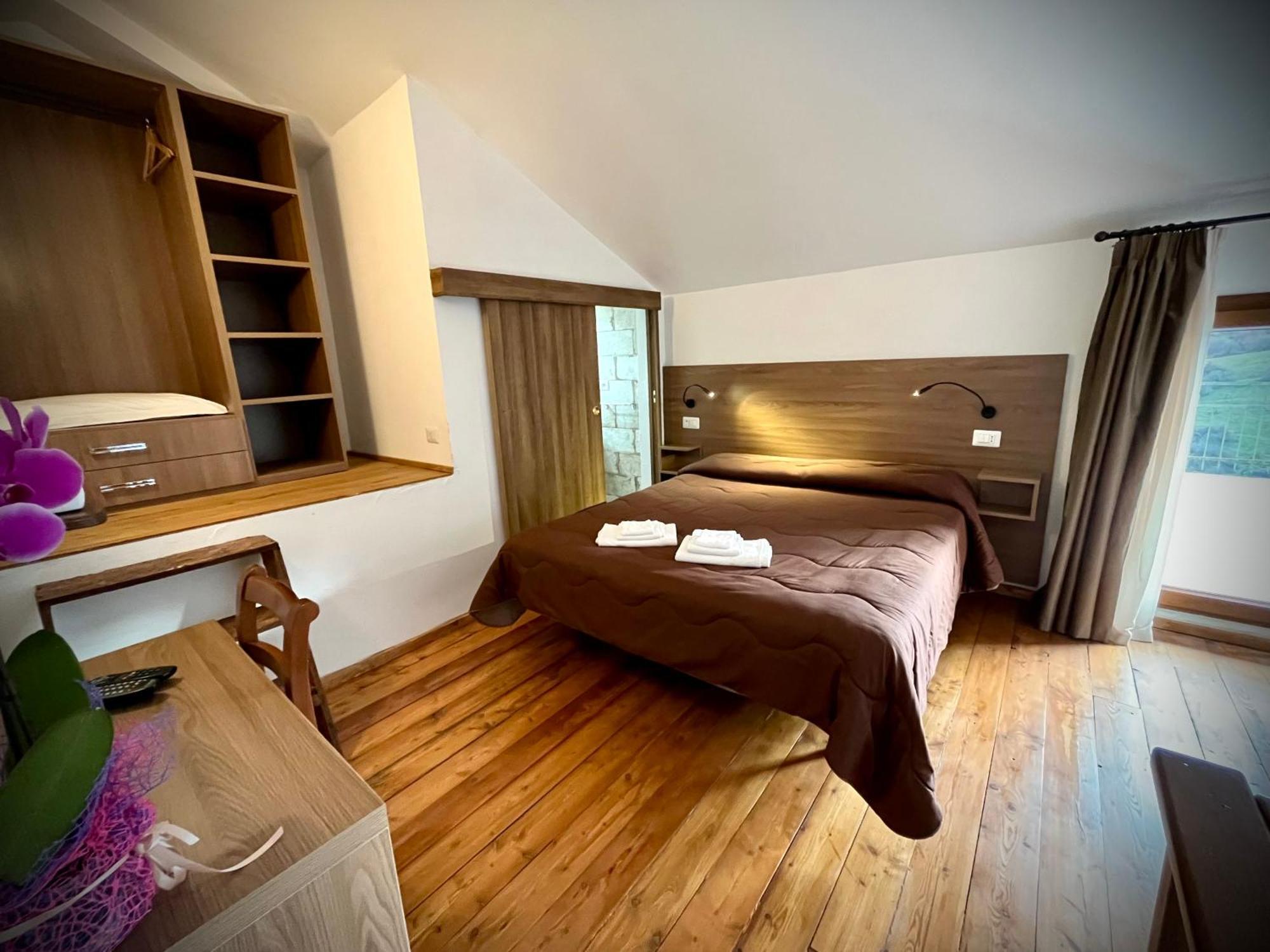 Hotel Pinguino بيسكاسيرولي المظهر الخارجي الصورة