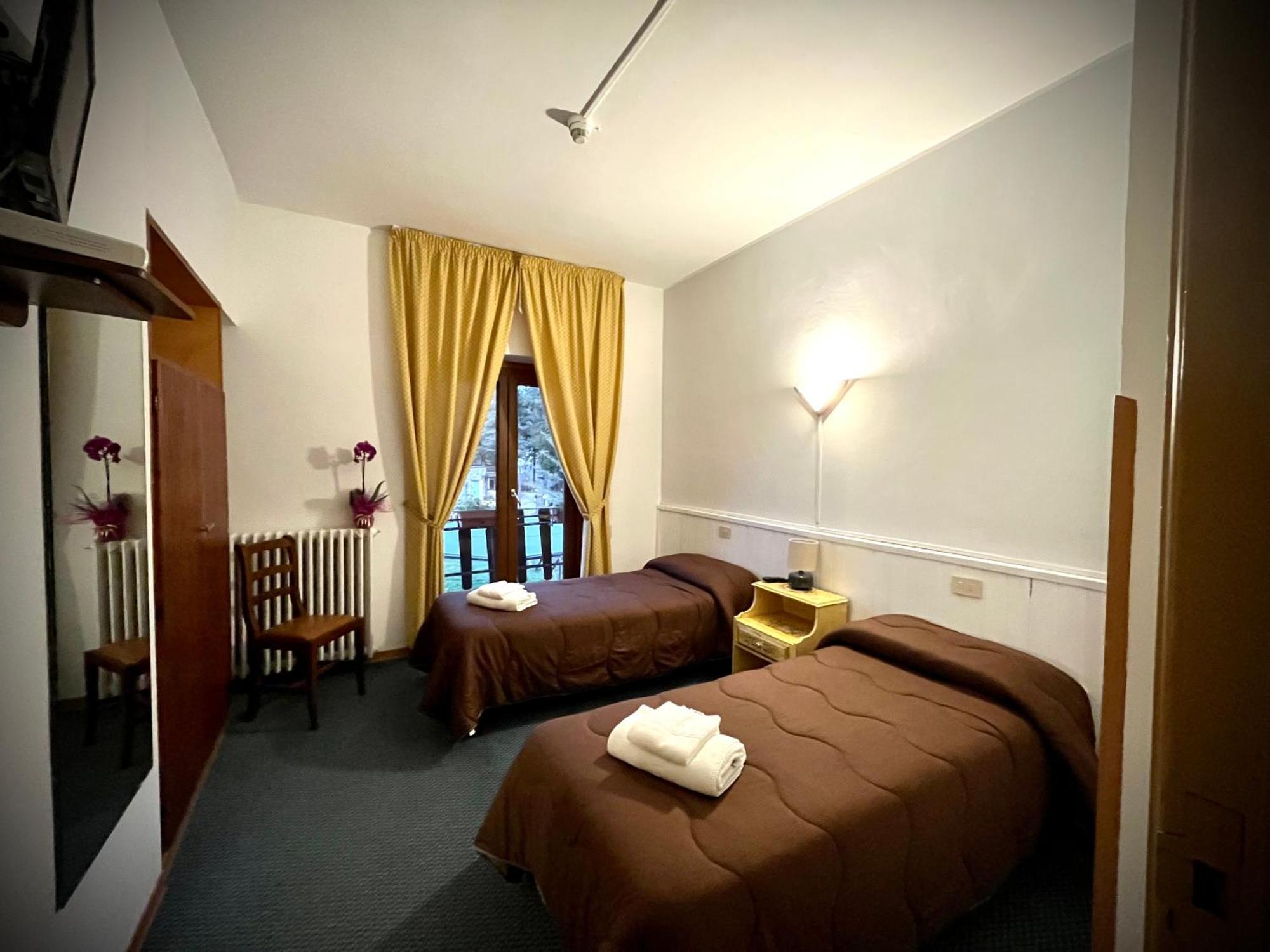 Hotel Pinguino بيسكاسيرولي المظهر الخارجي الصورة