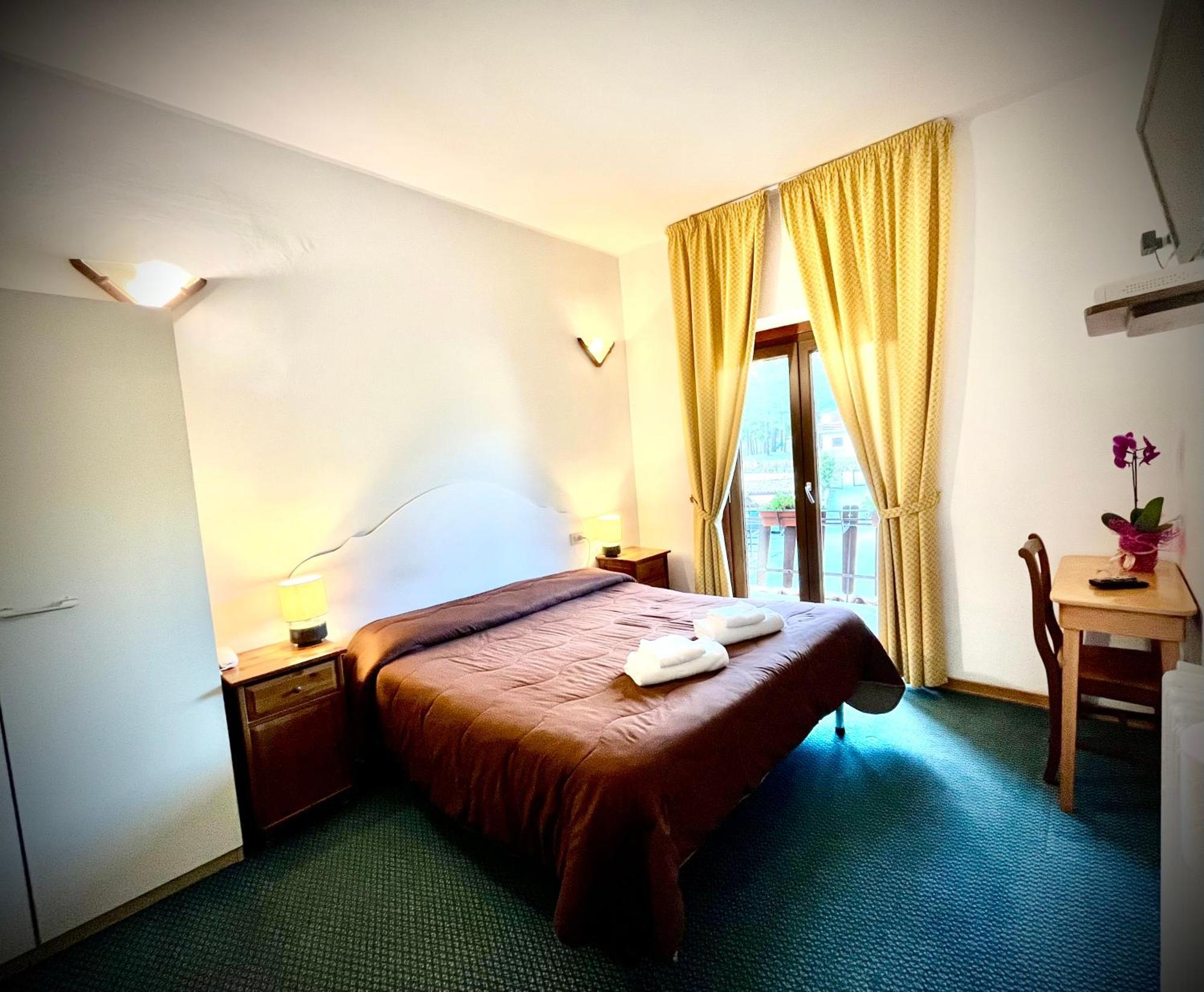 Hotel Pinguino بيسكاسيرولي المظهر الخارجي الصورة