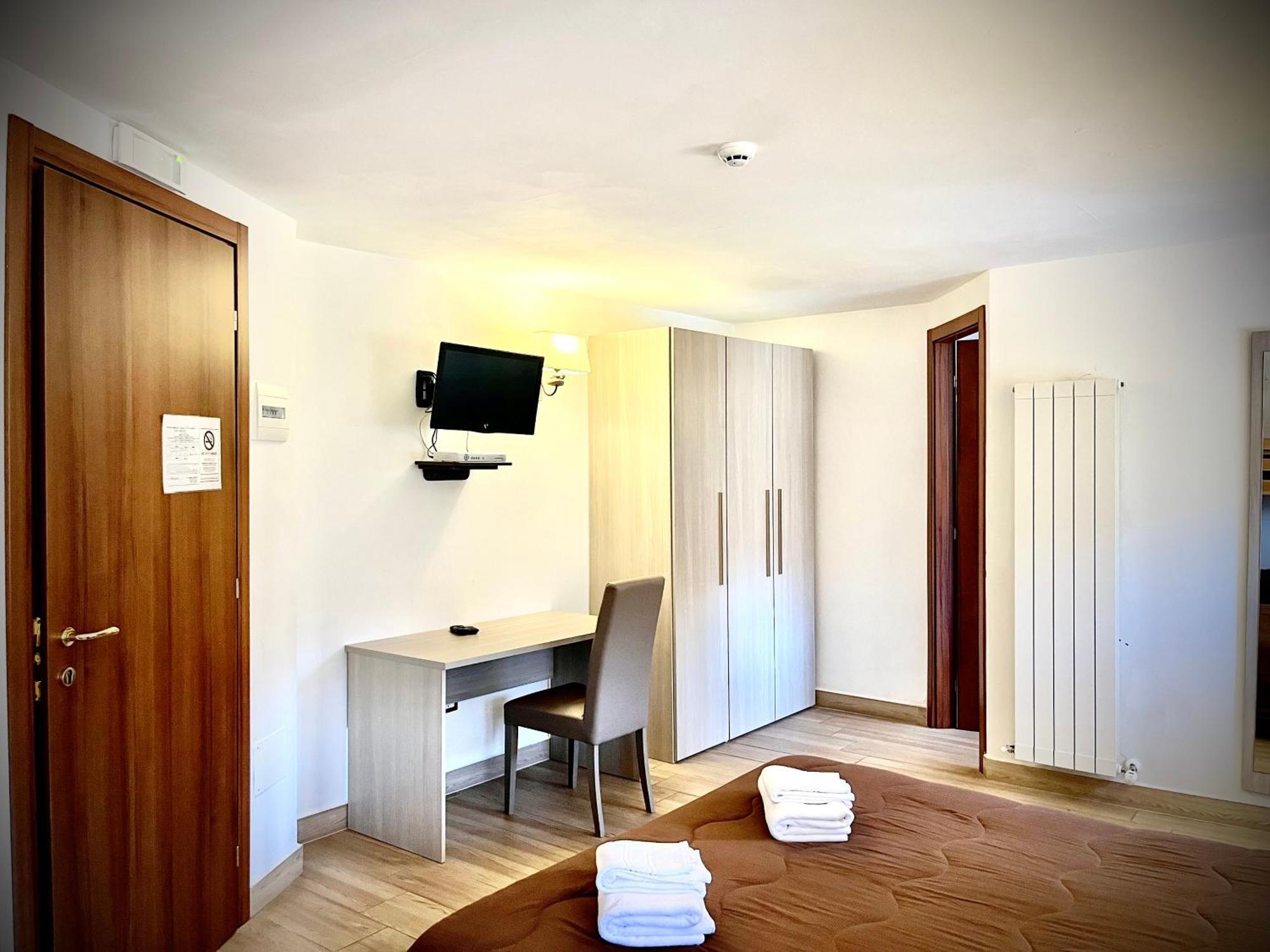 Hotel Pinguino بيسكاسيرولي المظهر الخارجي الصورة