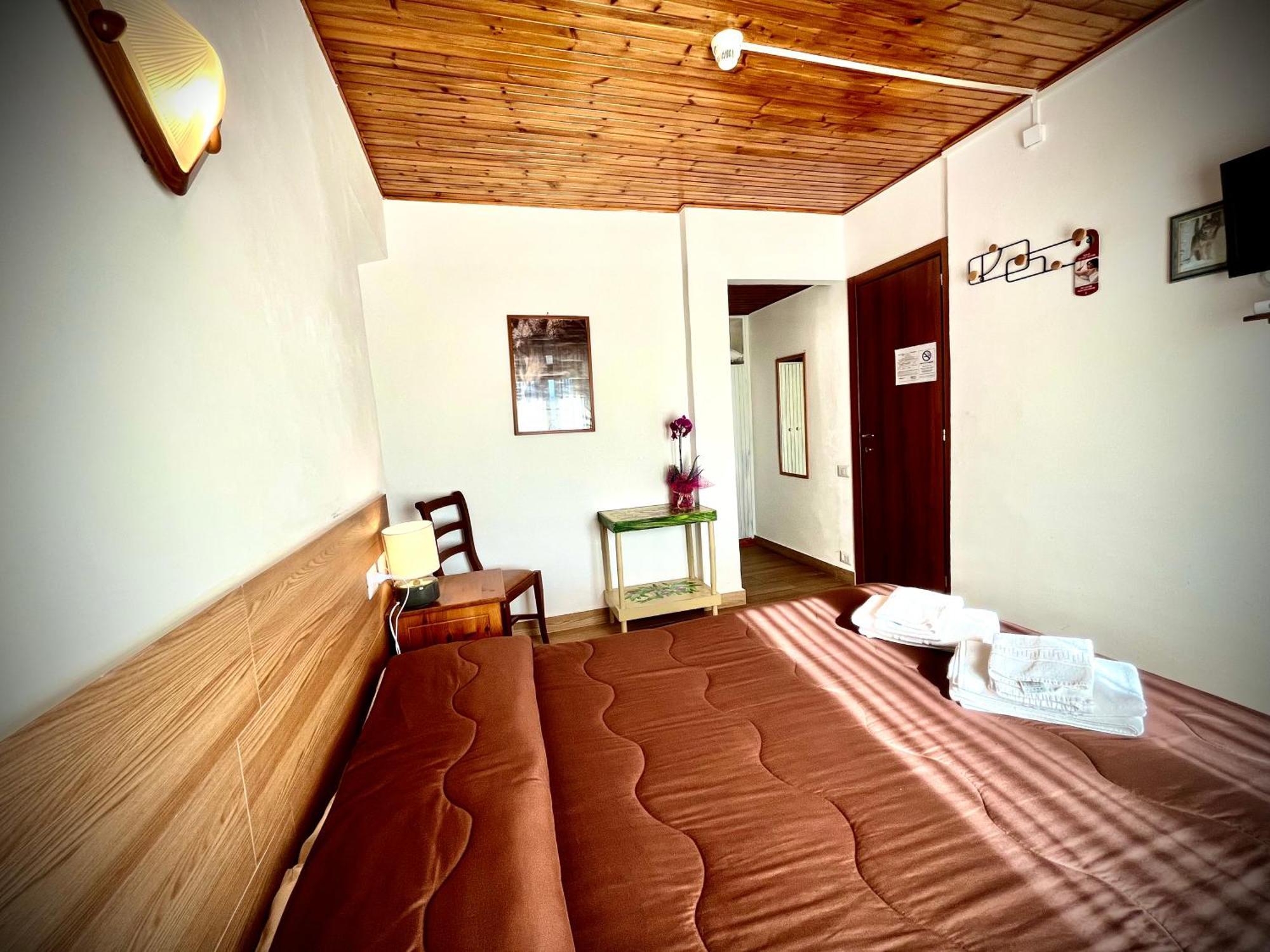 Hotel Pinguino بيسكاسيرولي المظهر الخارجي الصورة