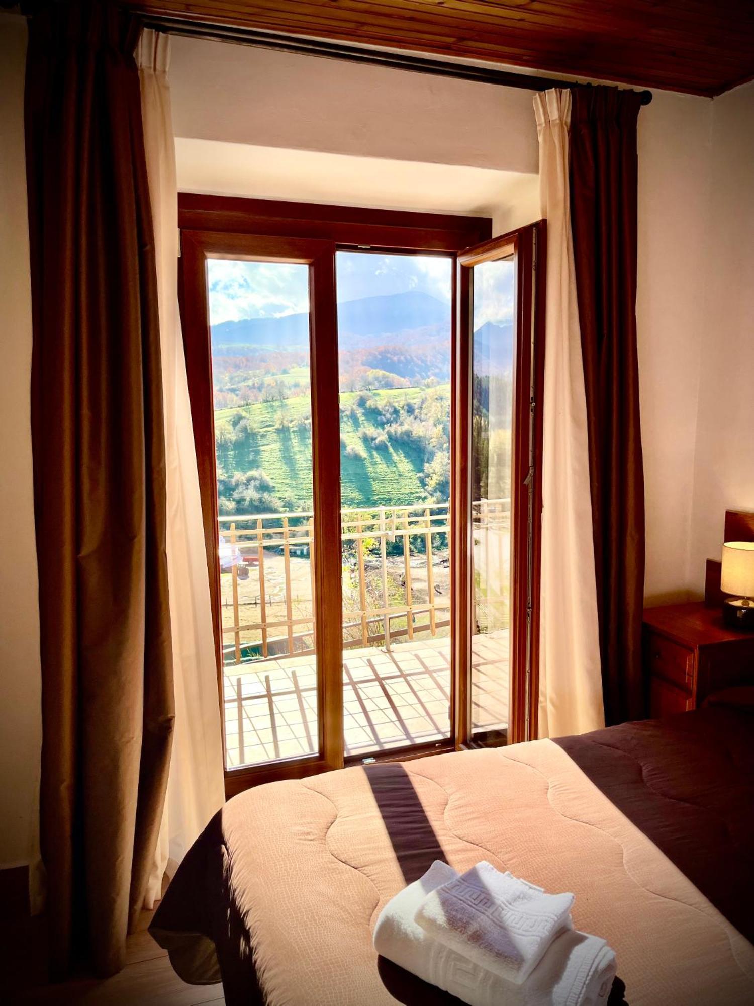 Hotel Pinguino بيسكاسيرولي المظهر الخارجي الصورة