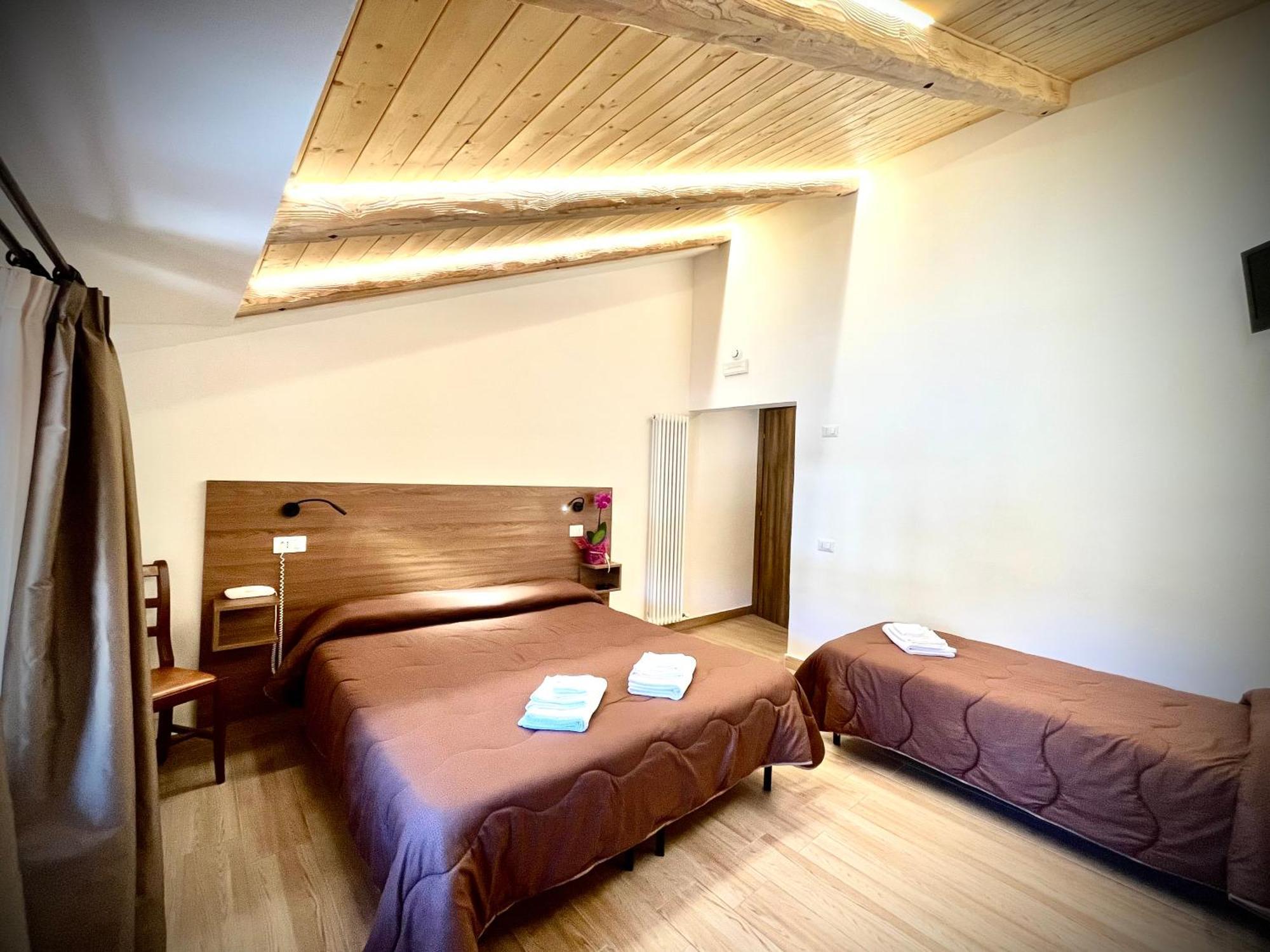 Hotel Pinguino بيسكاسيرولي المظهر الخارجي الصورة