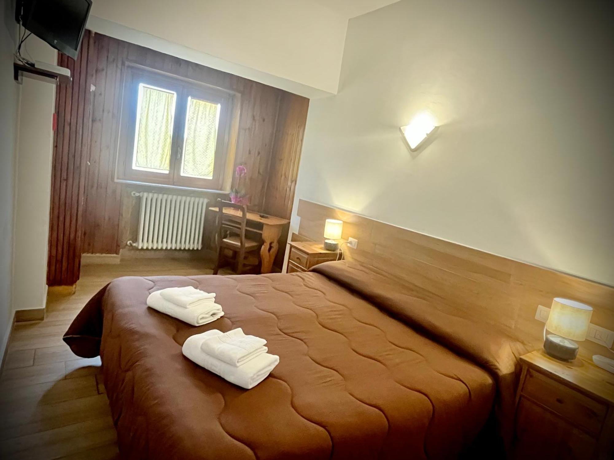 Hotel Pinguino بيسكاسيرولي المظهر الخارجي الصورة