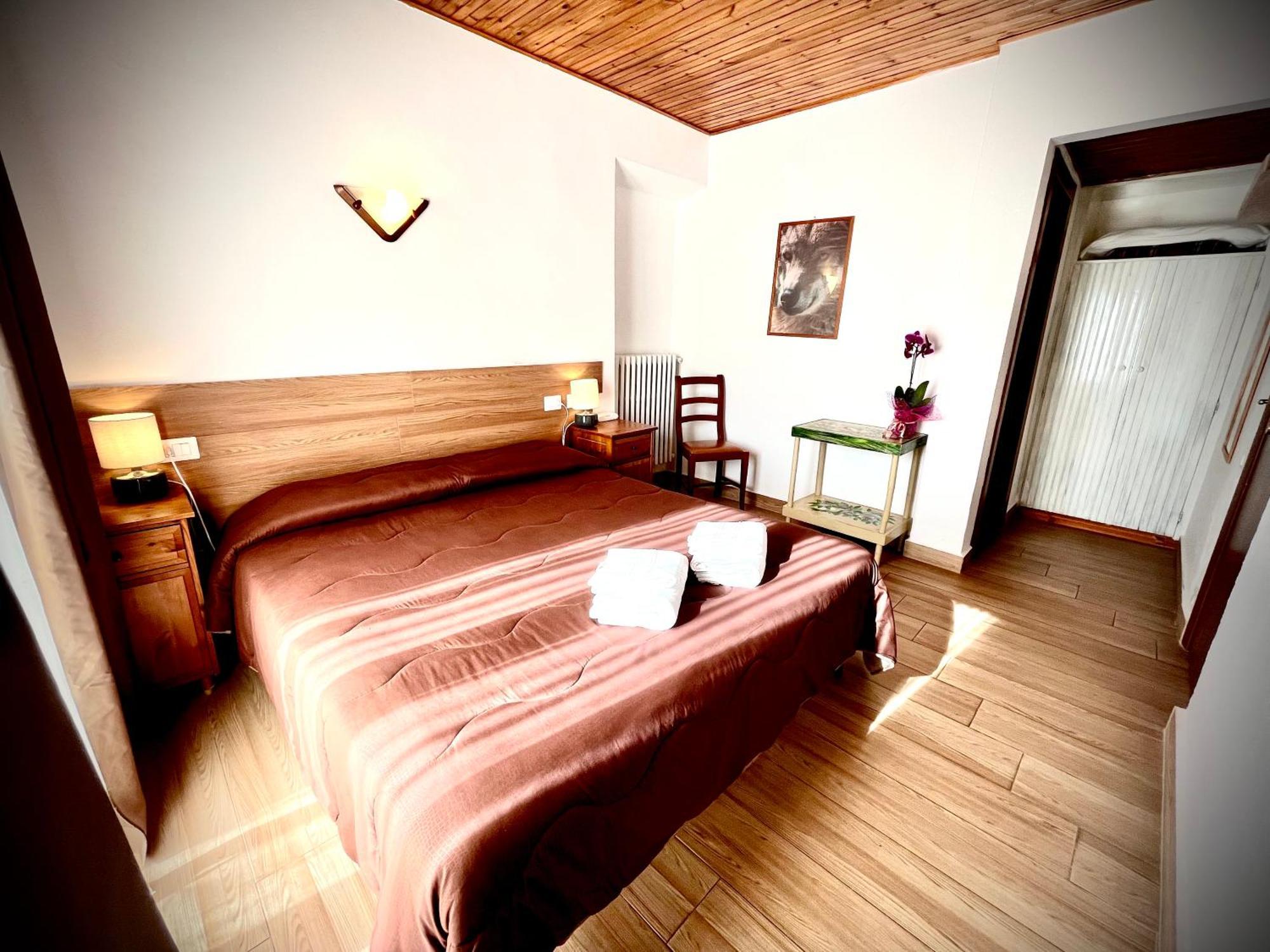 Hotel Pinguino بيسكاسيرولي المظهر الخارجي الصورة