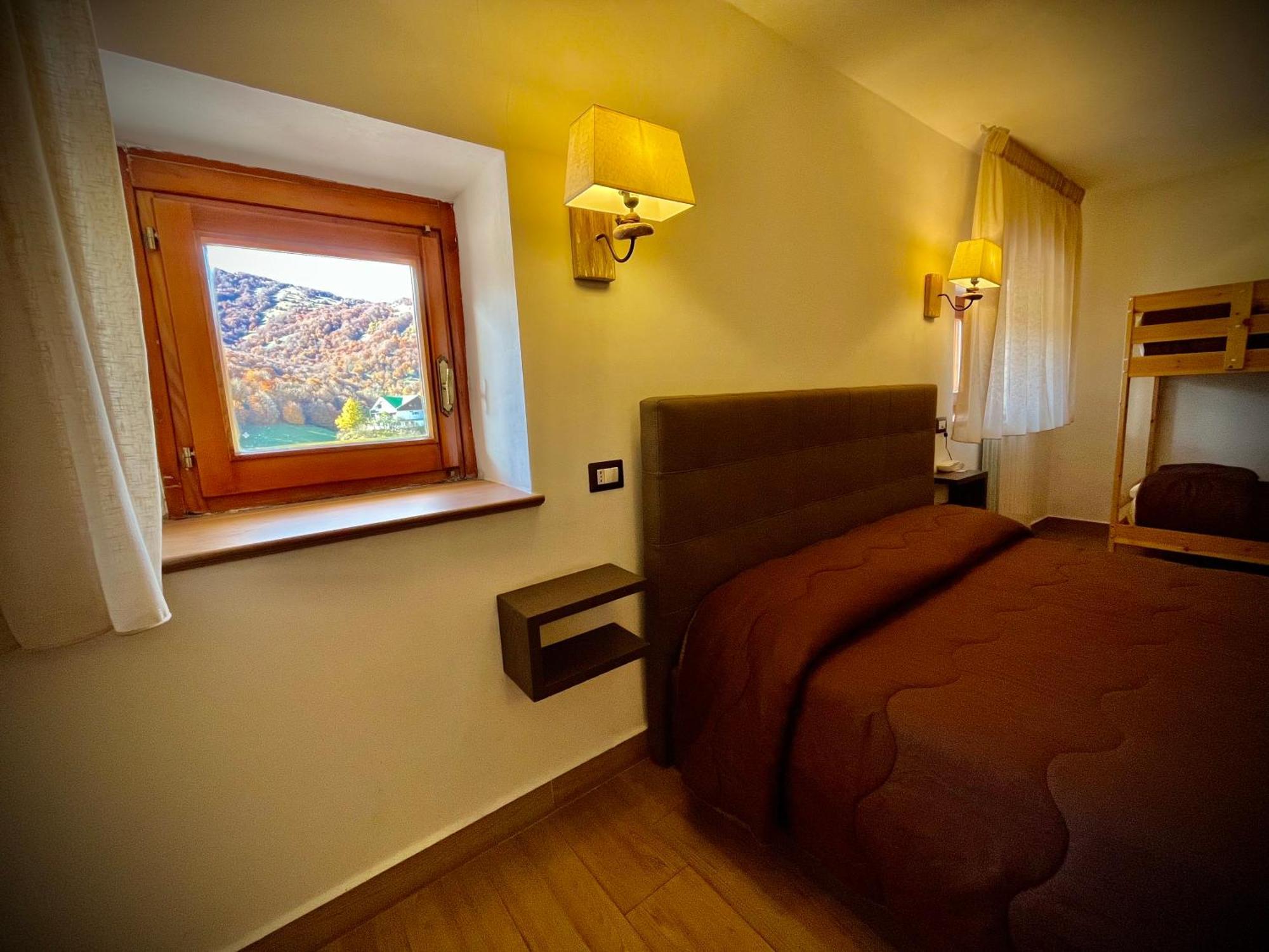 Hotel Pinguino بيسكاسيرولي المظهر الخارجي الصورة