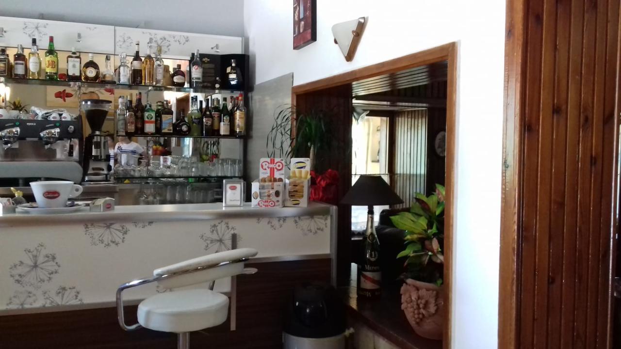 Hotel Pinguino بيسكاسيرولي المظهر الخارجي الصورة